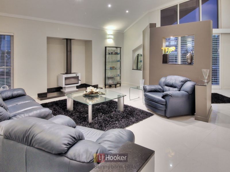 11 Capstan Place, Macgregor QLD 4109