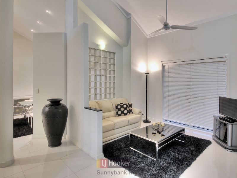 11 Capstan Place, Macgregor QLD 4109