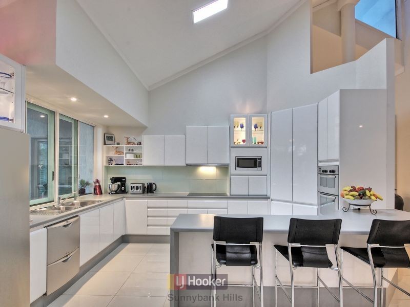 11 Capstan Place, Macgregor QLD 4109