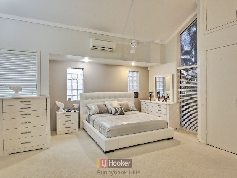 11 Capstan Place, Macgregor QLD 4109