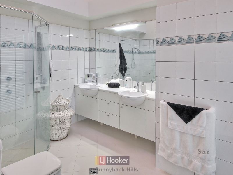 11 Capstan Place, Macgregor QLD 4109