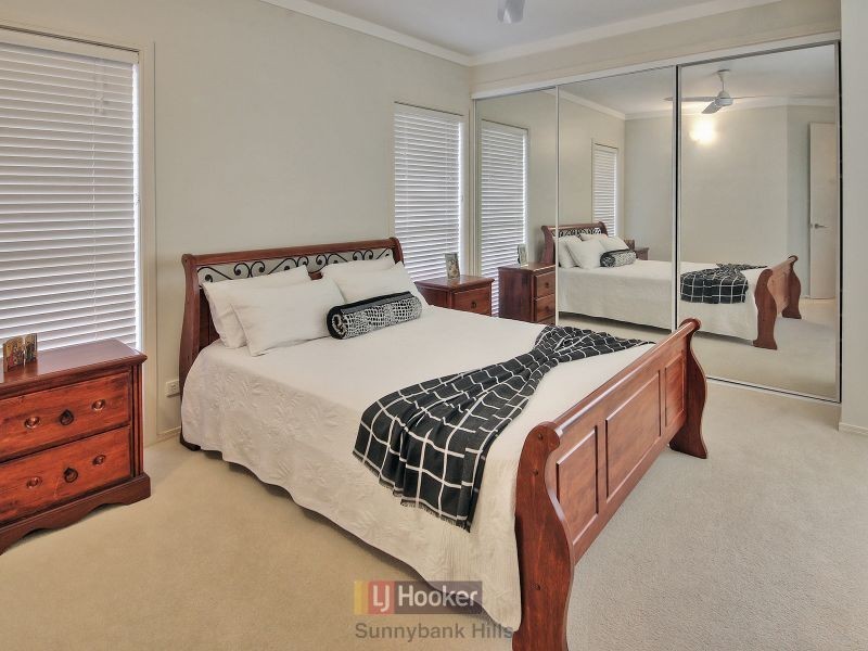 11 Capstan Place, Macgregor QLD 4109