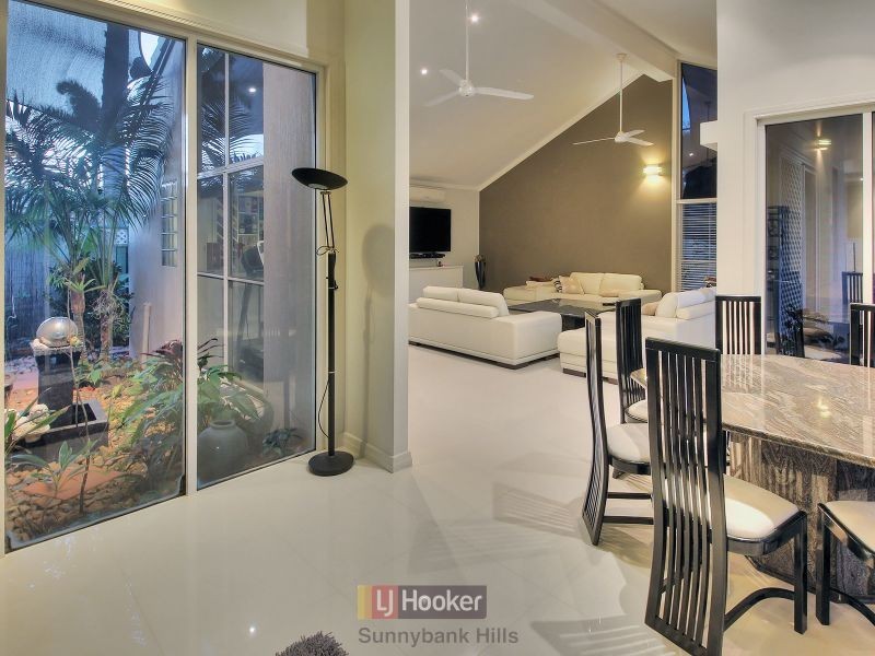 11 Capstan Place, Macgregor QLD 4109