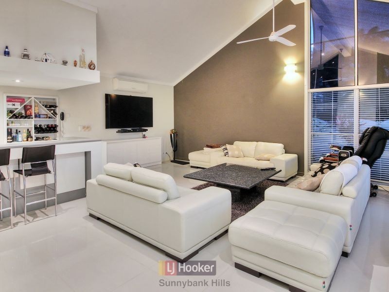 11 Capstan Place, Macgregor QLD 4109