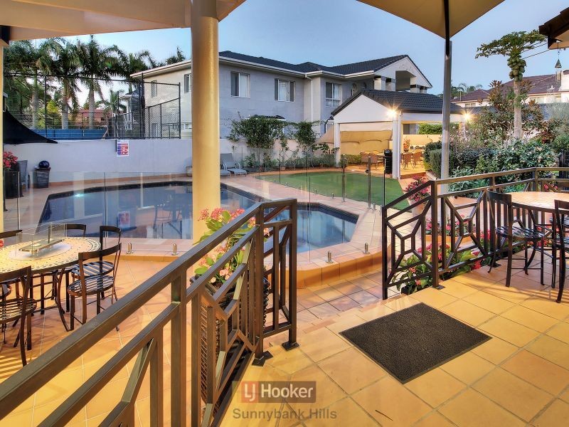 11 Capstan Place, Macgregor QLD 4109