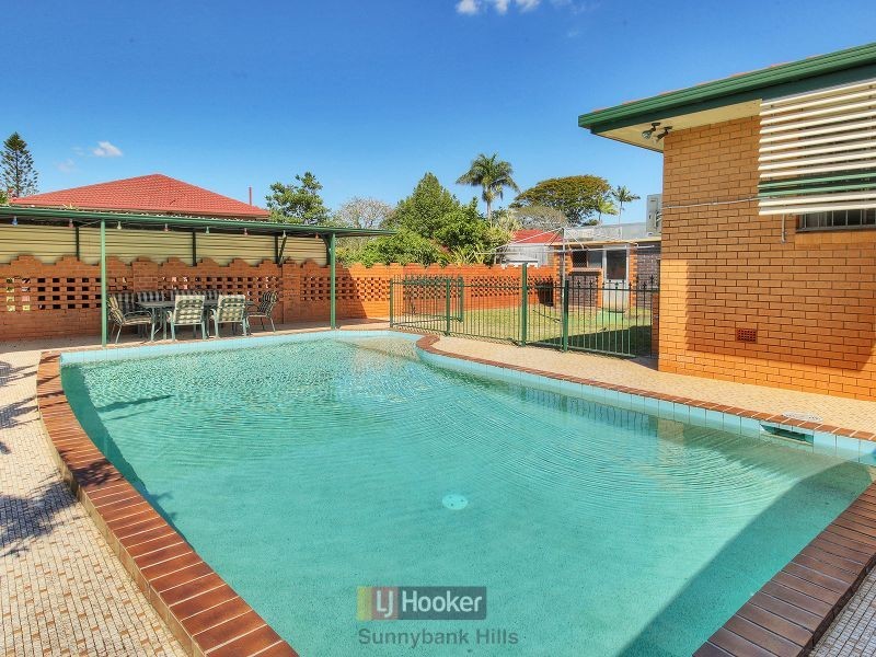 4 Sunderland Street, Macgregor QLD 4109