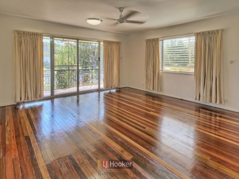 4 Sunderland Street, Macgregor QLD 4109