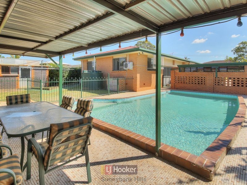 4 Sunderland Street, Macgregor QLD 4109