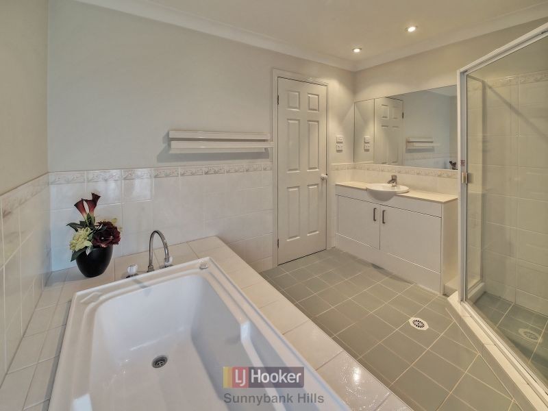 12 Brampton Street, Eight Mile Plains QLD 4113