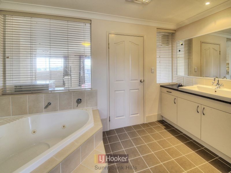 25 Vaucluse Place, Parkinson QLD 4115