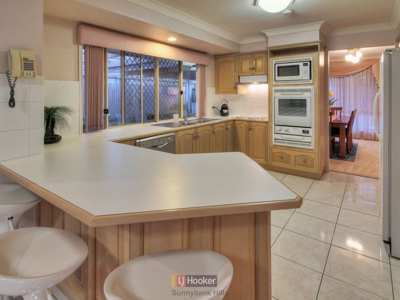 4 Hickory Place, Calamvale QLD 4116