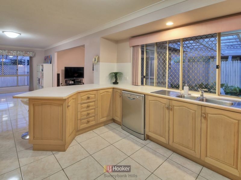 4 Hickory Place, Calamvale QLD 4116