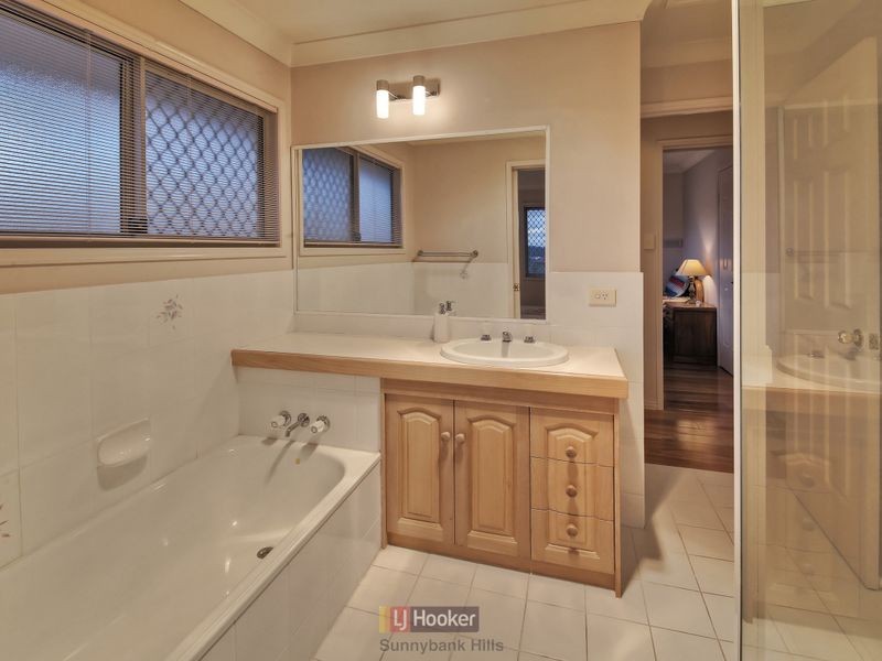 4 Hickory Place, Calamvale QLD 4116