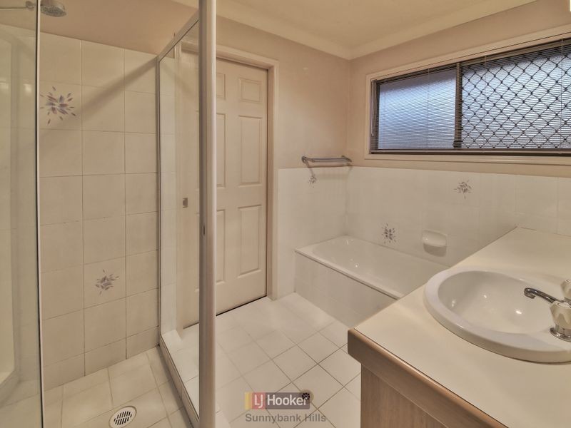 4 Hickory Place, Calamvale QLD 4116