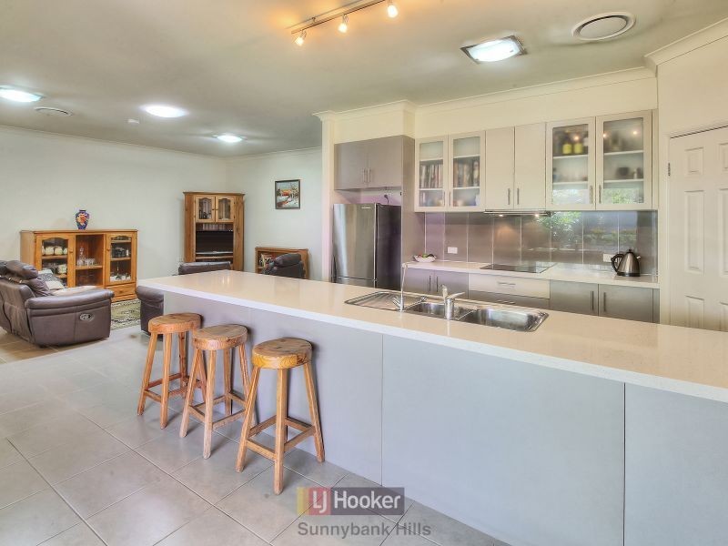 21 Girraween Crescent, Parkinson QLD 4115