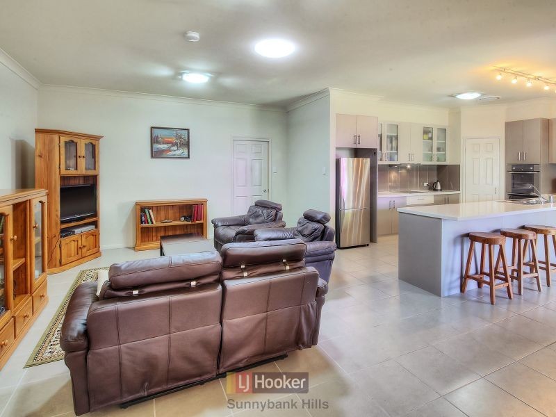 21 Girraween Crescent, Parkinson QLD 4115