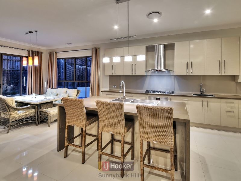 6 Peachtree Place, Stretton QLD 4116