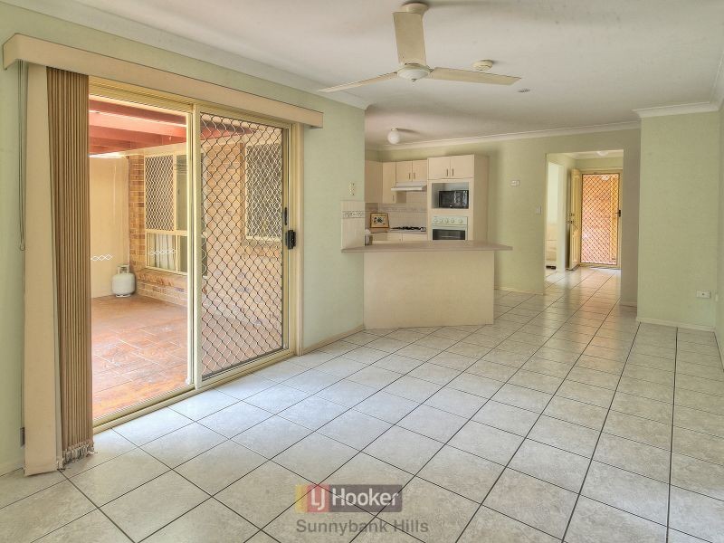 82 Candytuft Place, Calamvale QLD 4116