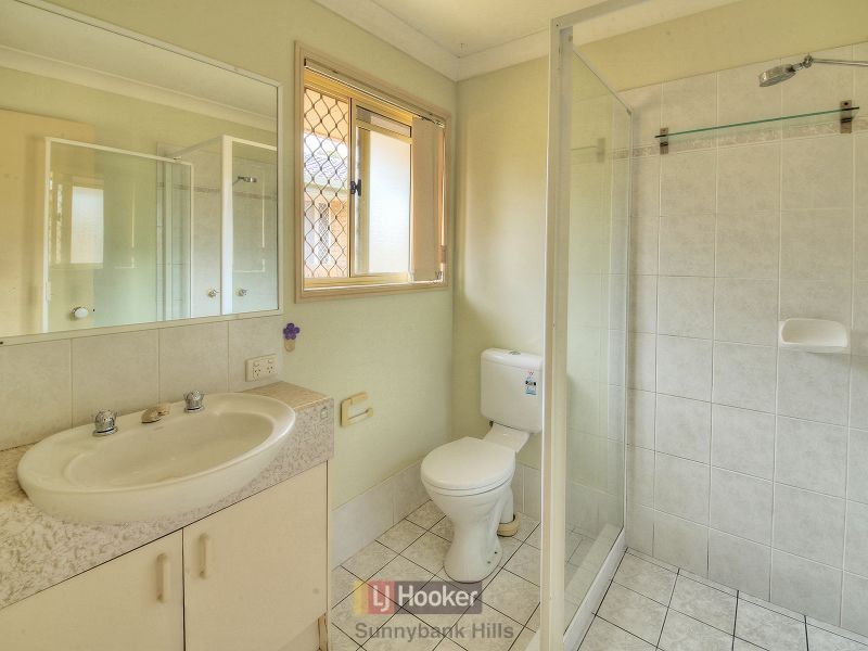 82 Candytuft Place, Calamvale QLD 4116