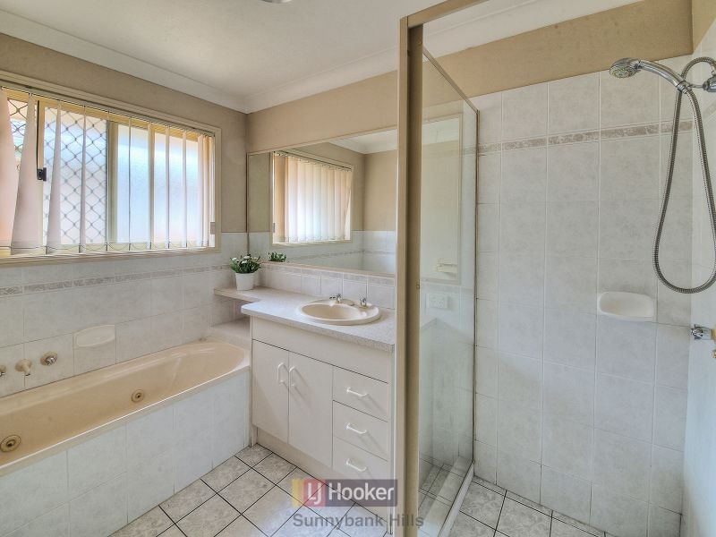 82 Candytuft Place, Calamvale QLD 4116