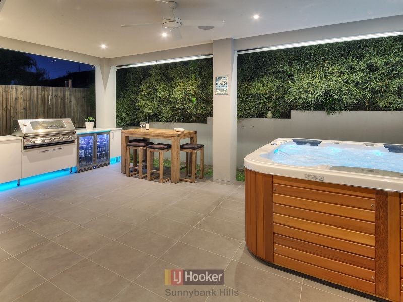 15 Headland Street, Sunnybank QLD 4109