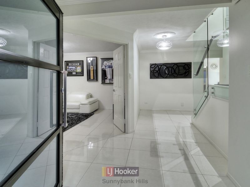 8 Liquidambar Place, Stretton QLD 4116