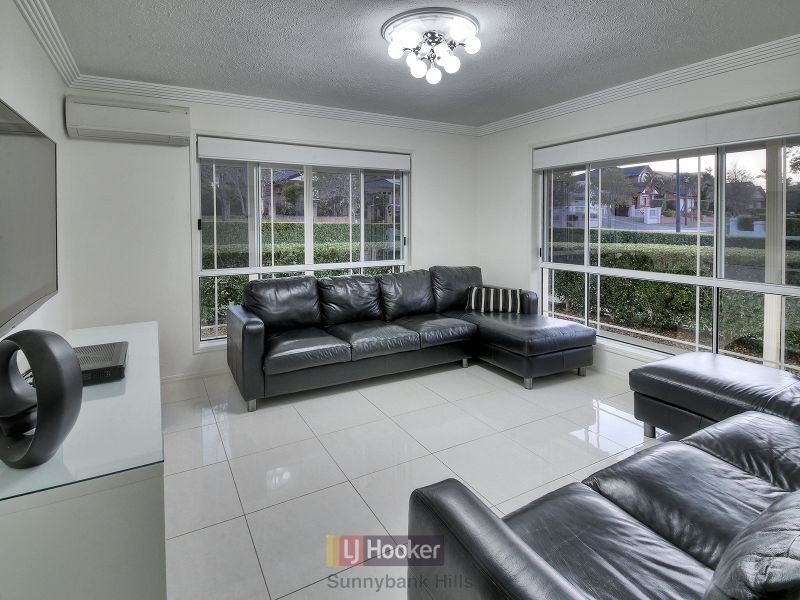 8 Liquidambar Place, Stretton QLD 4116