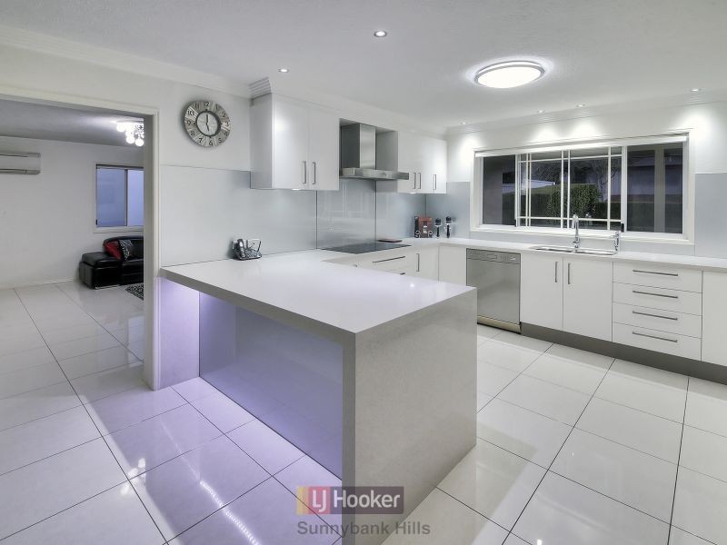 8 Liquidambar Place, Stretton QLD 4116