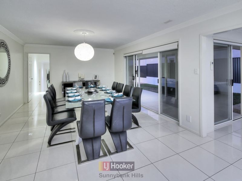 8 Liquidambar Place, Stretton QLD 4116