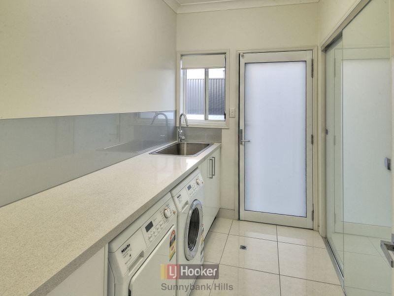 8 Liquidambar Place, Stretton QLD 4116
