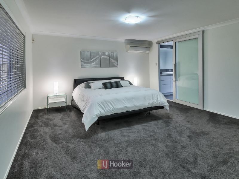 8 Liquidambar Place, Stretton QLD 4116