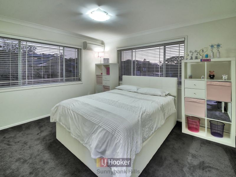 8 Liquidambar Place, Stretton QLD 4116