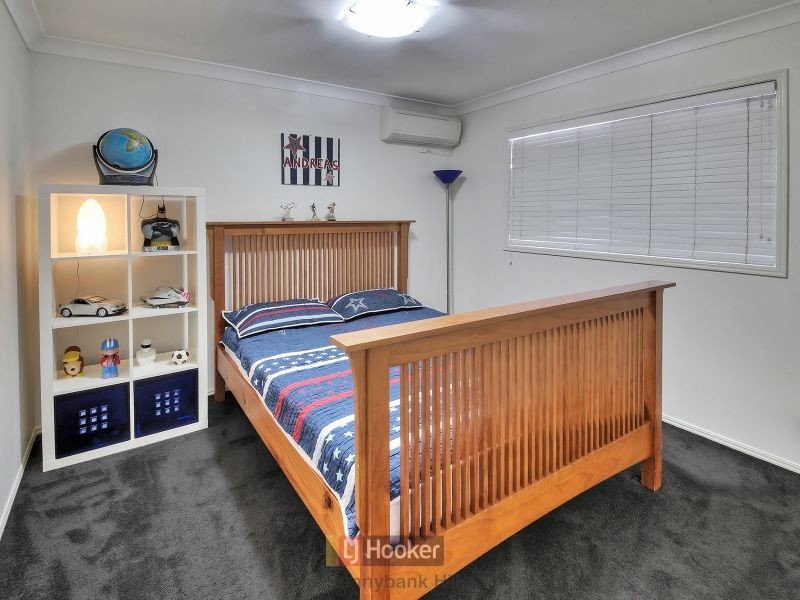 8 Liquidambar Place, Stretton QLD 4116