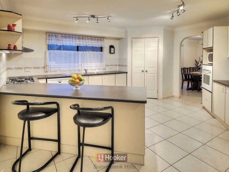 27 Lancaster Circuit, Stretton QLD 4116
