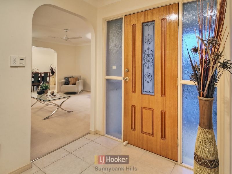 27 Lancaster Circuit, Stretton QLD 4116