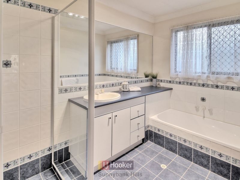 27 Lancaster Circuit, Stretton QLD 4116