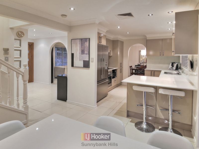 9 Hoover Court, Stretton QLD 4116