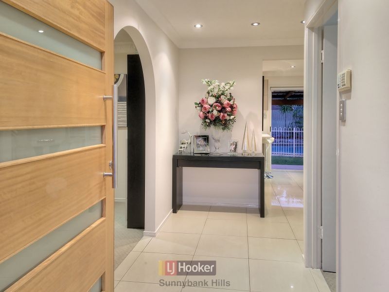 9 Hoover Court, Stretton QLD 4116