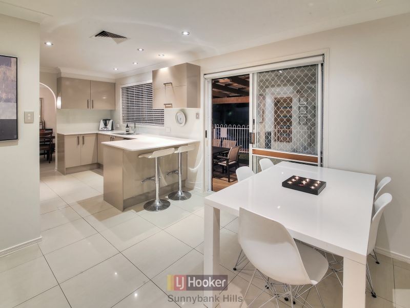 9 Hoover Court, Stretton QLD 4116