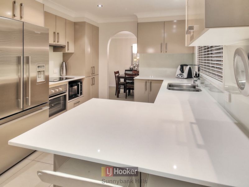 9 Hoover Court, Stretton QLD 4116