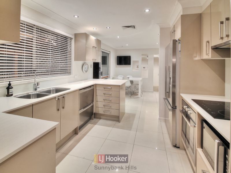 9 Hoover Court, Stretton QLD 4116