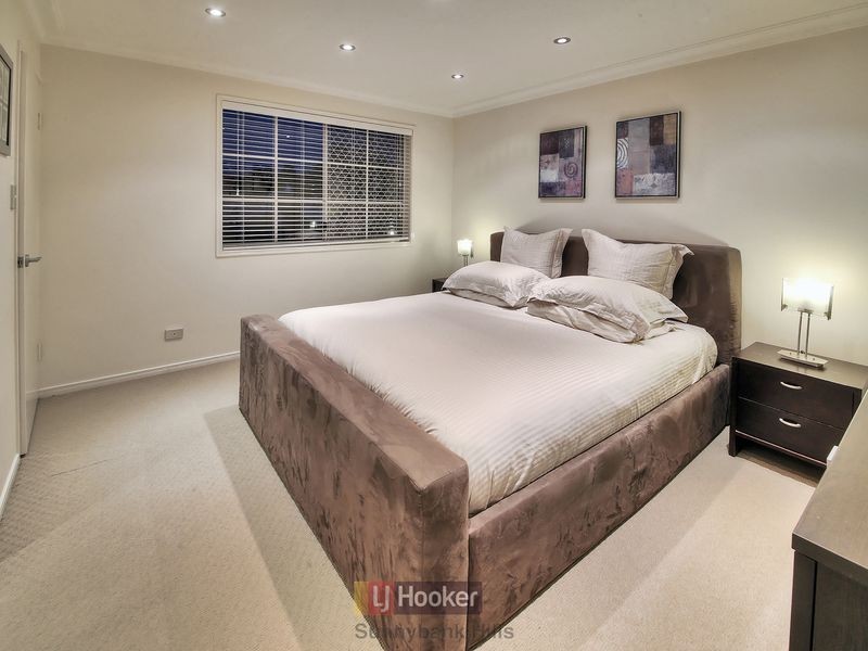 9 Hoover Court, Stretton QLD 4116