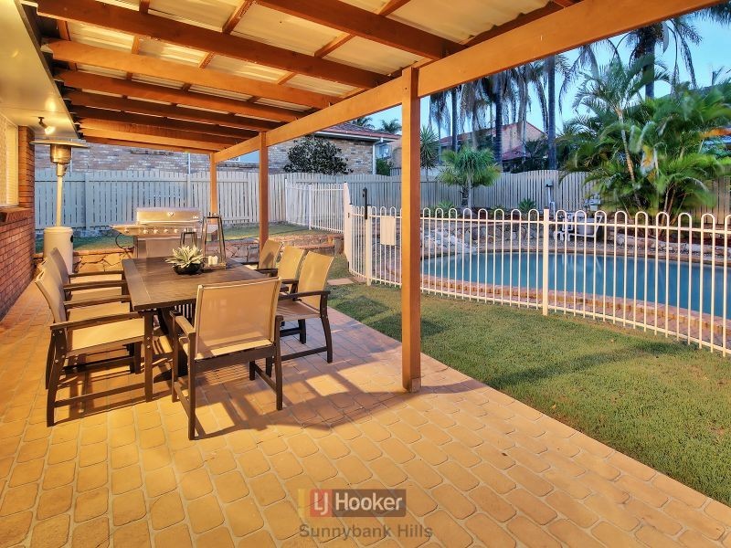 9 Hoover Court, Stretton QLD 4116