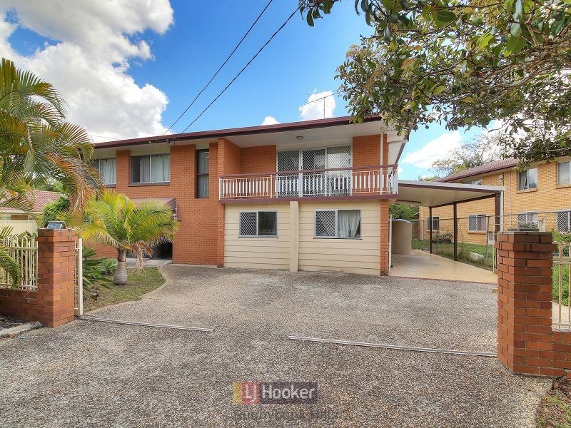 100 Springfield Street, Macgregor QLD 4109