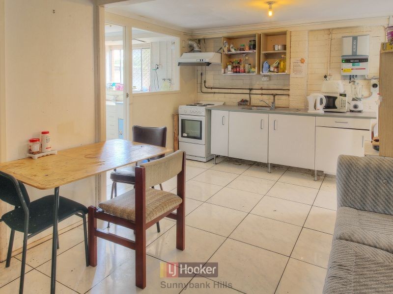 100 Springfield Street, Macgregor QLD 4109