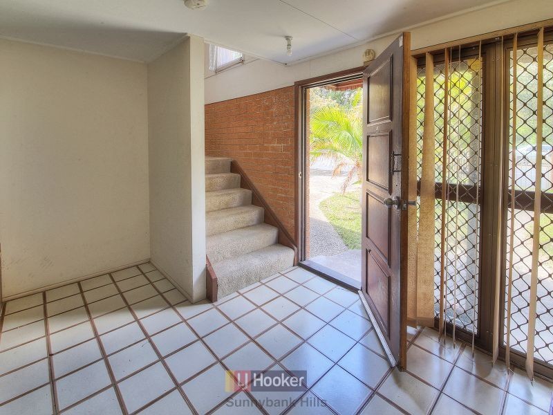 100 Springfield Street, Macgregor QLD 4109