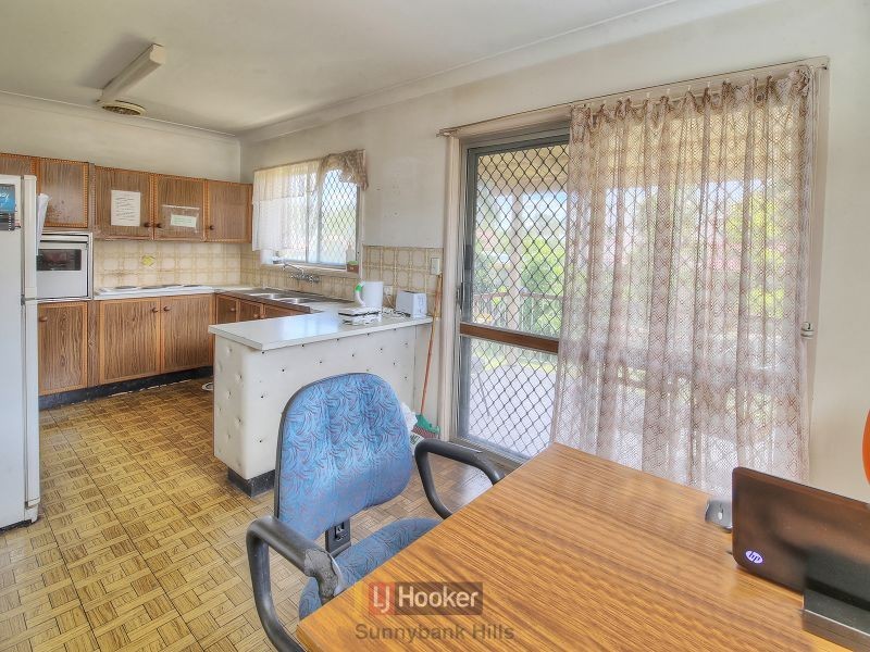 100 Springfield Street, Macgregor QLD 4109