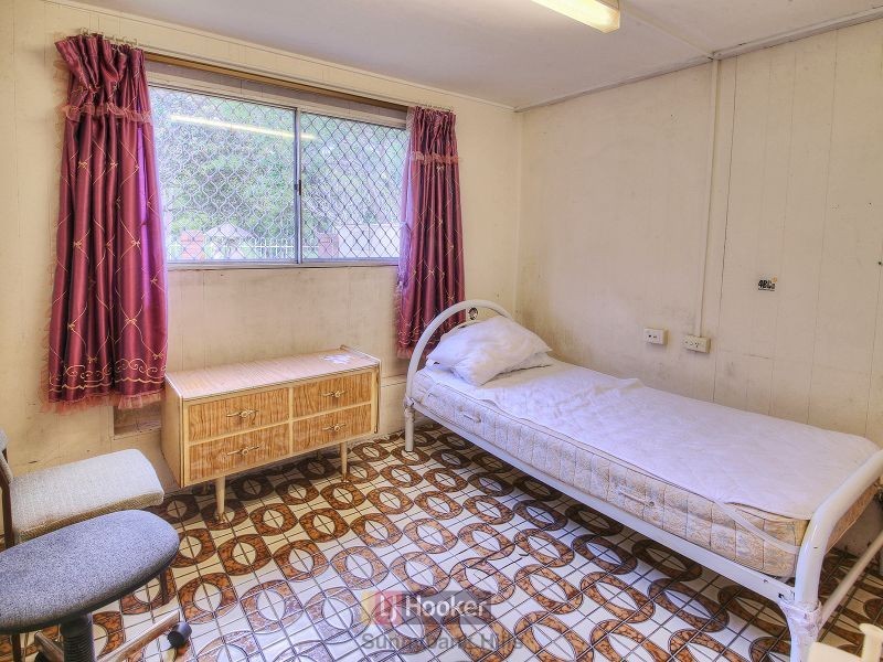 100 Springfield Street, Macgregor QLD 4109