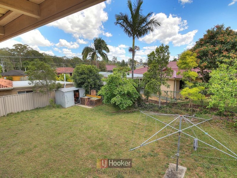 100 Springfield Street, Macgregor QLD 4109