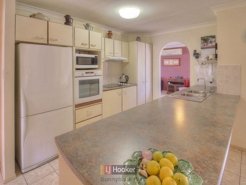 8 Scarlet Oak Place, Calamvale QLD 4116